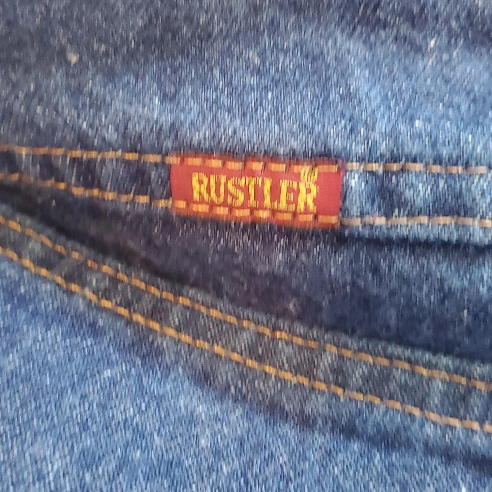 RUSTLER - Picture 2 of 4